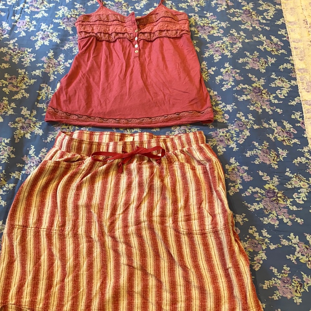 Selling outfit, maroon Abercrombie shirt and skirt